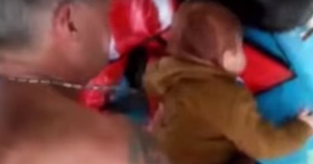 Video Le Sauvetage Heroique D Un Bebe Refugie Syrien Par Des Pecheurs Turcs Le Huffpost