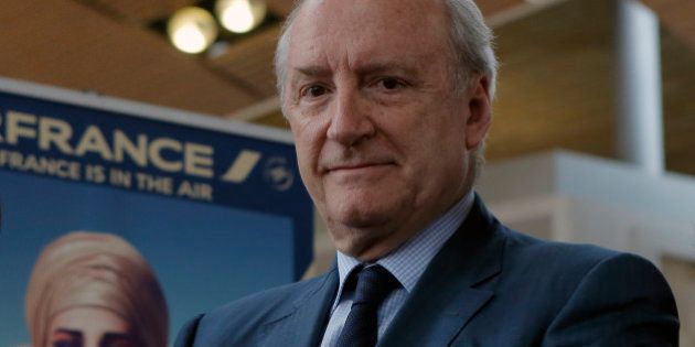 Air France french passenger and French Foreign Affairs minister Hubert Vedrine waits for the AF 738 Paris...
