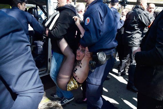 PHOTOS. Fête du travail 2016: les Femen lavent la place de l'Opéra de la 