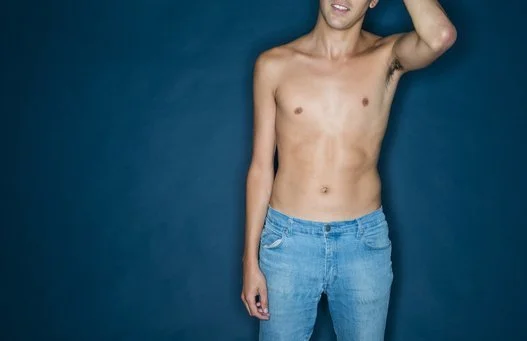 PHOTOS. 19 hommes parlent de leurs complexes et posent torse nu | Le Huffington Post LIFE