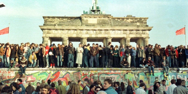 L Homme Qui A Provoque La Chute Du Mur De Berlin Est Mort Le Huffpost