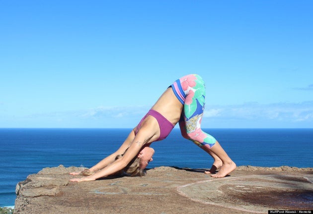 PHOTOS. 11 postures de yoga pour débutant que tous croient connaître (mais exécutent peut-être