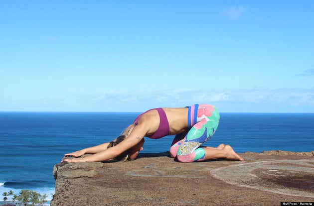 PHOTOS. 11 postures de yoga pour débutant que tous croient connaître (mais exécutent peut-être