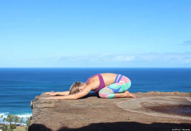 PHOTOS. 11 postures de yoga pour débutant que tous croient connaître (mais exécutent peut-être