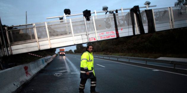 Bonnets rouges: des militants bretons jugés pour destruction de portique écotaxe et association de