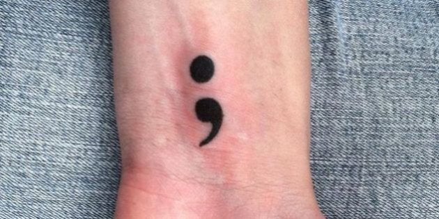 Photos Un Tatouage Point Virgule Pour Lutter Contre La Depression Le Suicide Et La Toxicomanie Le Huffpost