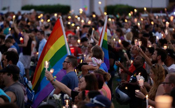 Les habitants d'Orlando rendent hommage aux victimes de la tuerie du club