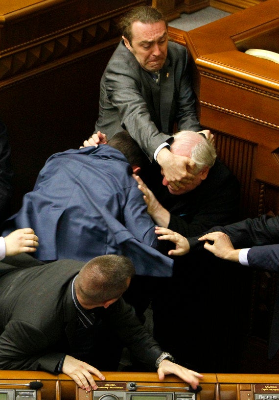 Photo Ukraine Une Bagarre Au Parlement Immortalisee A La Maniere D Un Tableau De La Renaissance Le Huffpost Photo Ukraine Une Bagarre Au Parlement Immortalisee A La Maniere D Un Tableau De La Renaissance Le Huffpost