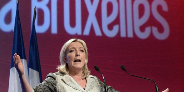 LuxLeaks: Marine Le Pen réclame la démission de Jean-Claude Juncker, Dupont-Aignan