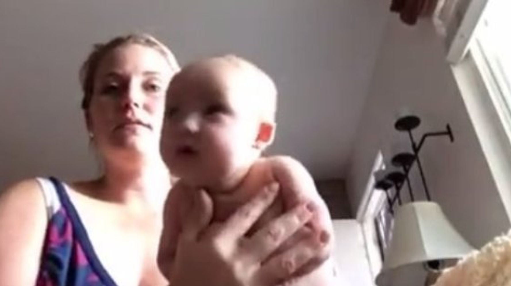 Video Elle A Teste La Technique Pour Calmer Les Bebes En Pleurs Et Le Resultat Est Bluffant Le Huffington Post Life