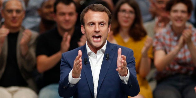 Résultat de recherche d'images pour "Macron fait le show"