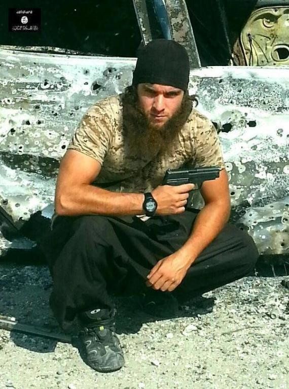 Un deuxième jihadiste français, Michaël Dos Santos, identifié sur la vidéo d'exécutions de Daech selon...