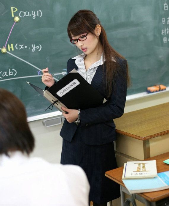 Une star du porno japonaise, Mana Aoki, se retrouve en couverture d'un manuel scolaire de