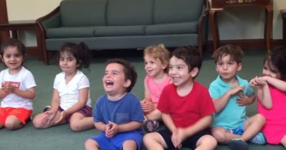 Le Rire De Cet Enfant Va Egayer Votre Journee Le Huffpost