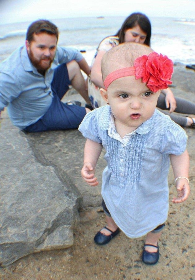 Photo Les Parents De Cette Petite Fille Voulaient Juste Une Belle Photo De Famille Le Huffpost Photo Les Parents De Cette Petite Fille Voulaient Juste Une Belle Photo De Famille Le Huffpost