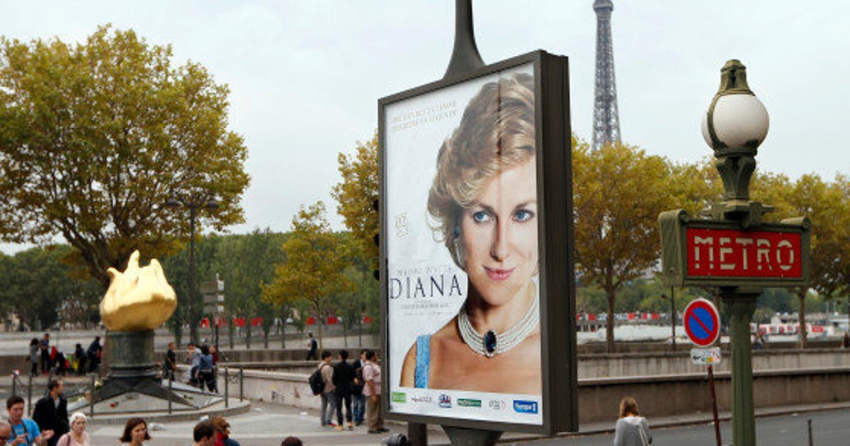 La Vie De Diana En Français PHOTO. Une affiche du film "Diana" crée la polémique Place de l'Alma