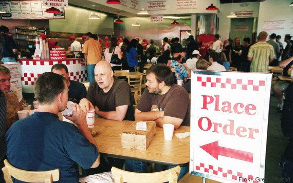 Five Guys à Paris Le Nouveau Roi Américain Du Hamburger Sinstalle Pour La Première Fois En 0233