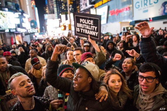 PHOTOS. Mort d'Eric Garner : manifestations à New York après la non inculpation d'un policier blanc impliqué...