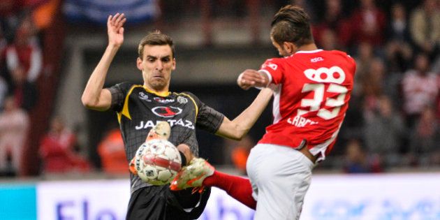 Gregory Mertens Mort Du Footballeur Belge Victime D Un Arret Cardiaque En Plein Match Le Huffpost