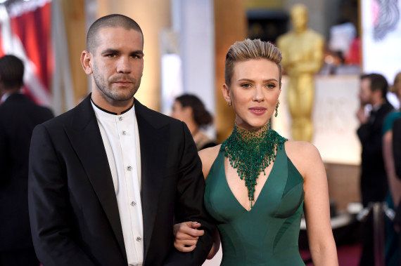 Photos John Travolta Aux Oscars 2015 Son Baiser à Scarlett Johansson A Fait Réagir Les 2586