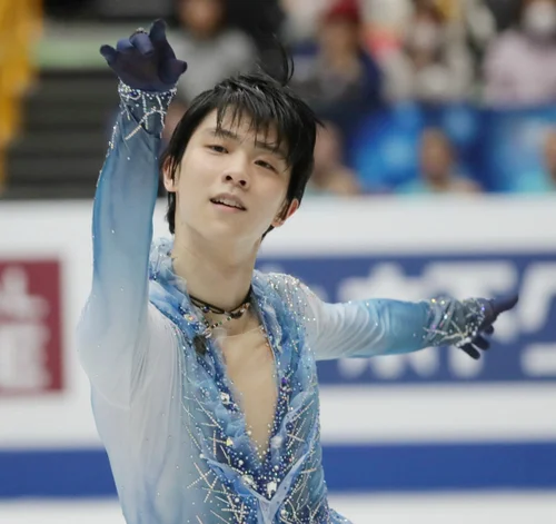 羽生結弦 フィギュアスケート海外プログラムなど豪華9点セット 首位発進の羽生結弦、光った三つのスピン 全てが最高のレベル4