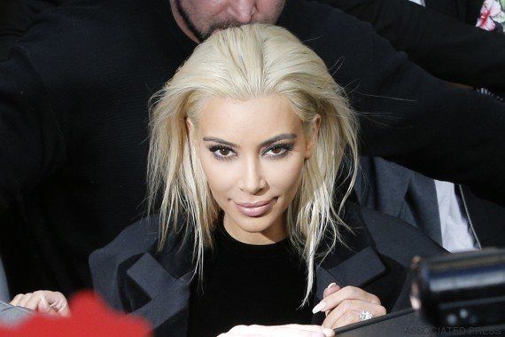 PHOTOS. Kim Kardashian en blonde platine pour le défilé Balmain à