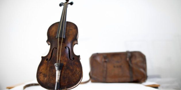 Le violon du Titanic adjugé aux enchères pour 1,063 million