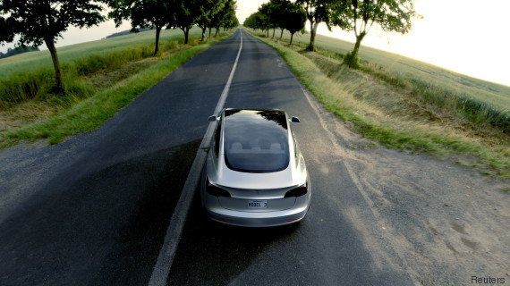 PHOTOS. Tesla dévoile sa future Model 3, déjà commandée à 115.000