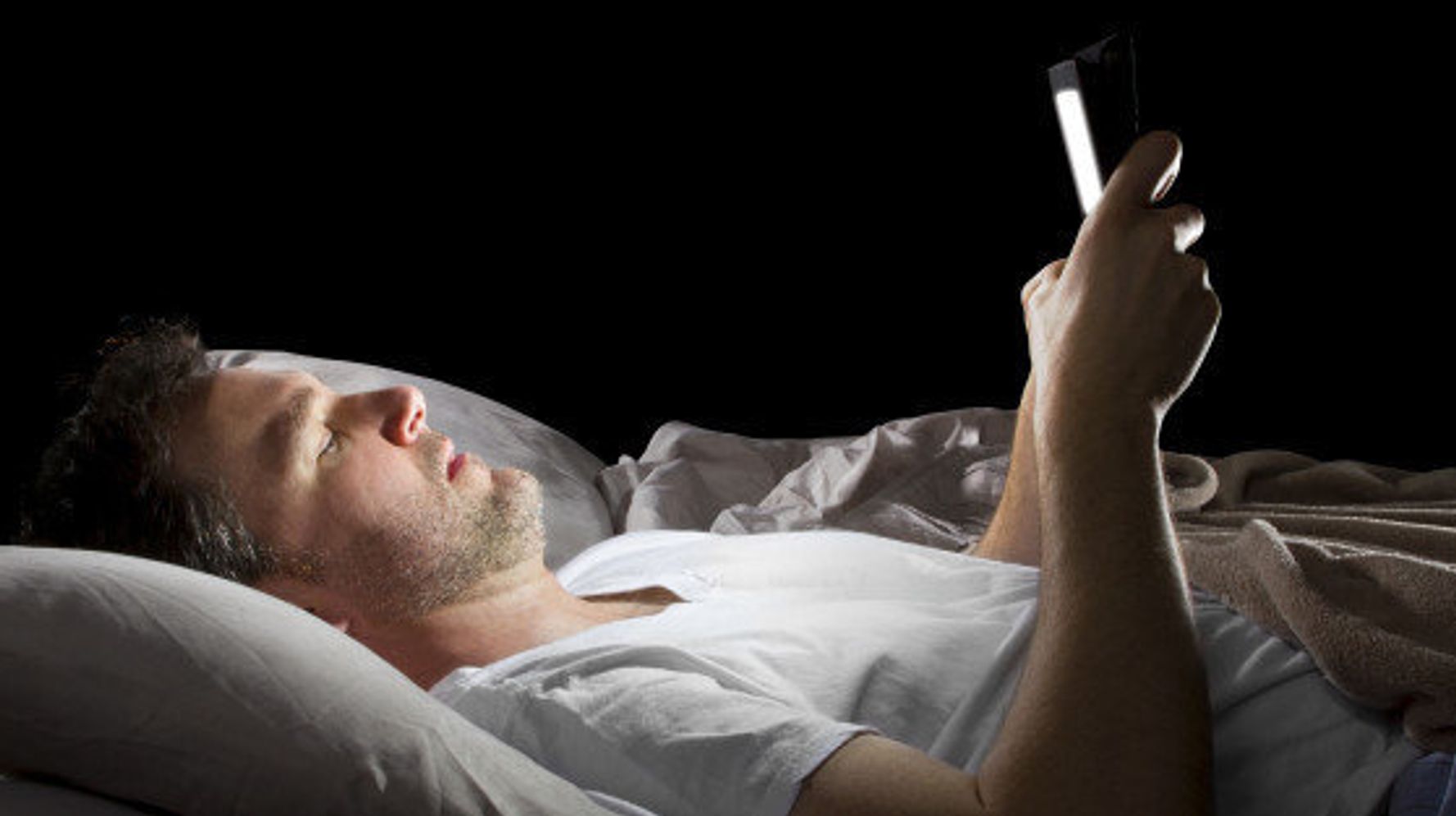 Insomnies: comment votre tablette vous empêche de dormir et détériore  durablement votre sommeil | Le Huffington Post LIFE