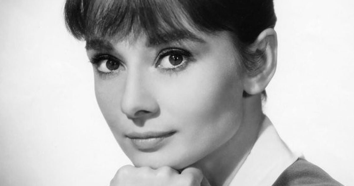 Lettre D Adieu D Audrey Hepburn A Son Fils Si Tu As Besoin D Une Main Secourable Tu En Trouveras Deux Au Bout De Chacun De Tes Bras Le Huffpost