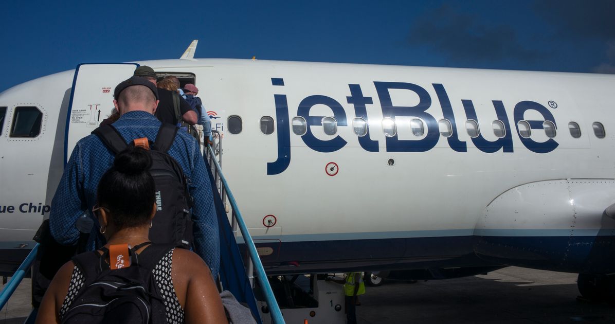 Flights to london. JETBLUE Airways штаб. JETBLUE Airways обед. JETBLUE Airways Pilot. Вакансии пилотов в авиакомпанию JETBLUE.