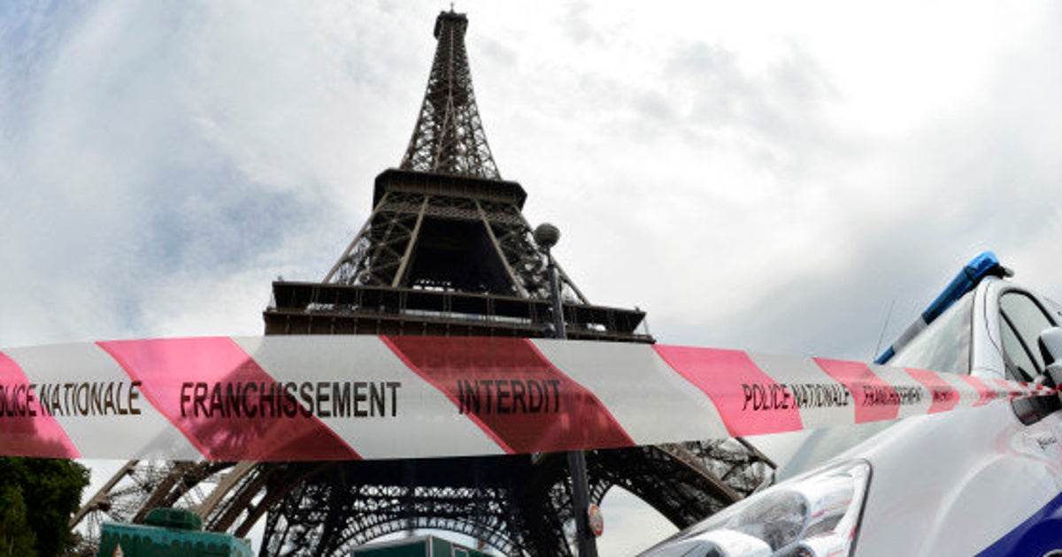 L Homme Qui A Vendu La Tour Eiffel Paris: la Tour Eiffel évacuée, l'homme qui menaçait de se jeter dans le