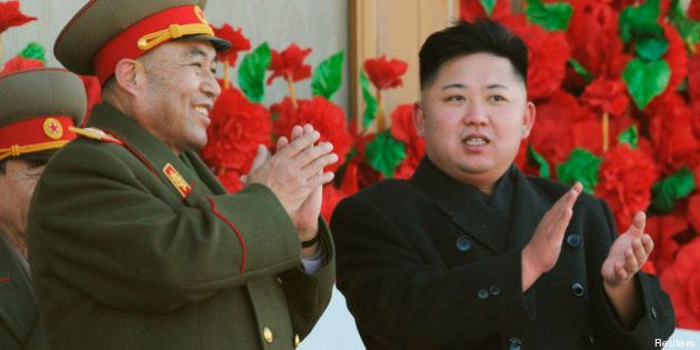 Corée du Nord: Kim Jong-Un offre des exemplaires de Mein