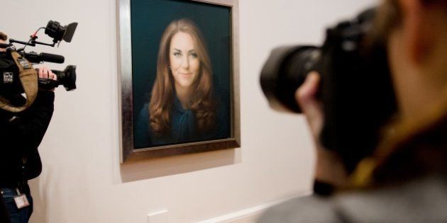 Le premier portrait officiel de Kate Middleton dévoilé à Londres à la National Portrait