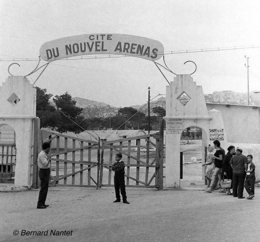 (c) Bernard Nantet