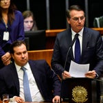 Família Bolsonaro se divide por apoio de Maia à reforma da