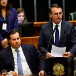 Família Bolsonaro se divide por apoio de Maia à reforma da
