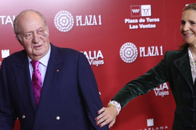 Juan Carlos I reaparece en público con un gran moratón en el