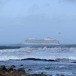 ノルウェー沖で豪華客船から1300人が避難　悪天候でエンジントラブル　船内は浸水し、机・椅子が転がった（動画）