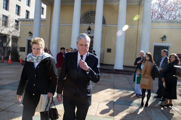 Robert Mueller und seine Ehefrau am Sonntagmorgen nach dem Besuch einer Kirche in Washington.