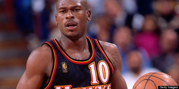 SACRAMENTO - NOVEMBER 7: Mookie Blaylock #10 of the Atlanta Hawks dribbles against the Sacramento Kings on November 7, 1996 at Arco Arena in Sacramento, California. NOTE TO USER: User expressly acknowledges and agrees that, by downloading and/or using this photograph, user is consenting to the terms and conditions of the Getty Images License Agreement. Mandatory Copyright Notice: Copyright 1996 NBAE (Photo by Rocky Widner/NBAE via Getty Images)