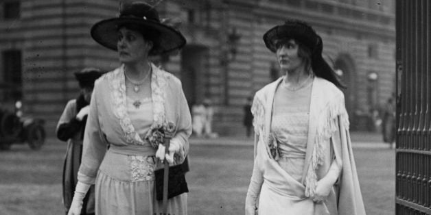 1919: Two women arriving at Buckingham Palace for a Royal Garden Party. (Photo by Hulton Archive/Getty Images)