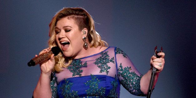 LOS ANGELES, CA - MARCH 29: Singer Kelly Clarkson performs 'Heartbeat Song' onstage during the 2015 iHeartRadio Music Awards which broadcasted live on NBC from The Shrine Auditorium on March 29, 2015 in Los Angeles, California. (Photo by Kevin Winter/Getty Images for iHeartMedia)