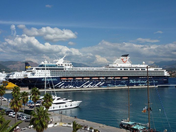 Mein Schiff 2 A Huffington Post Travel Cruise Ship Guide