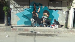 Ce street artist a continué à graffer sous les bombardements