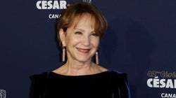 “On a diabolisé cette maladie”: Nathalie Baye s’engage contre la stigmatisation de la