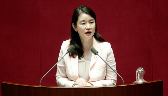 신보라 의원이 6개월 아들과의 ‘국회 동반 출석’을 추진하는