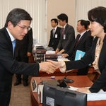 김학의 동영상을 두고 황교안과 박영선 사이에 진실 공방이 벌어진