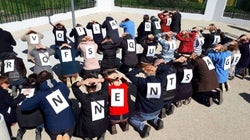 Tancés pour avoir mis 20/20 à leurs élèves, ces profs parodient l’interpellation de