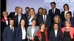 Un banc s’effondre pendant la photo de famille de la liste LREM aux